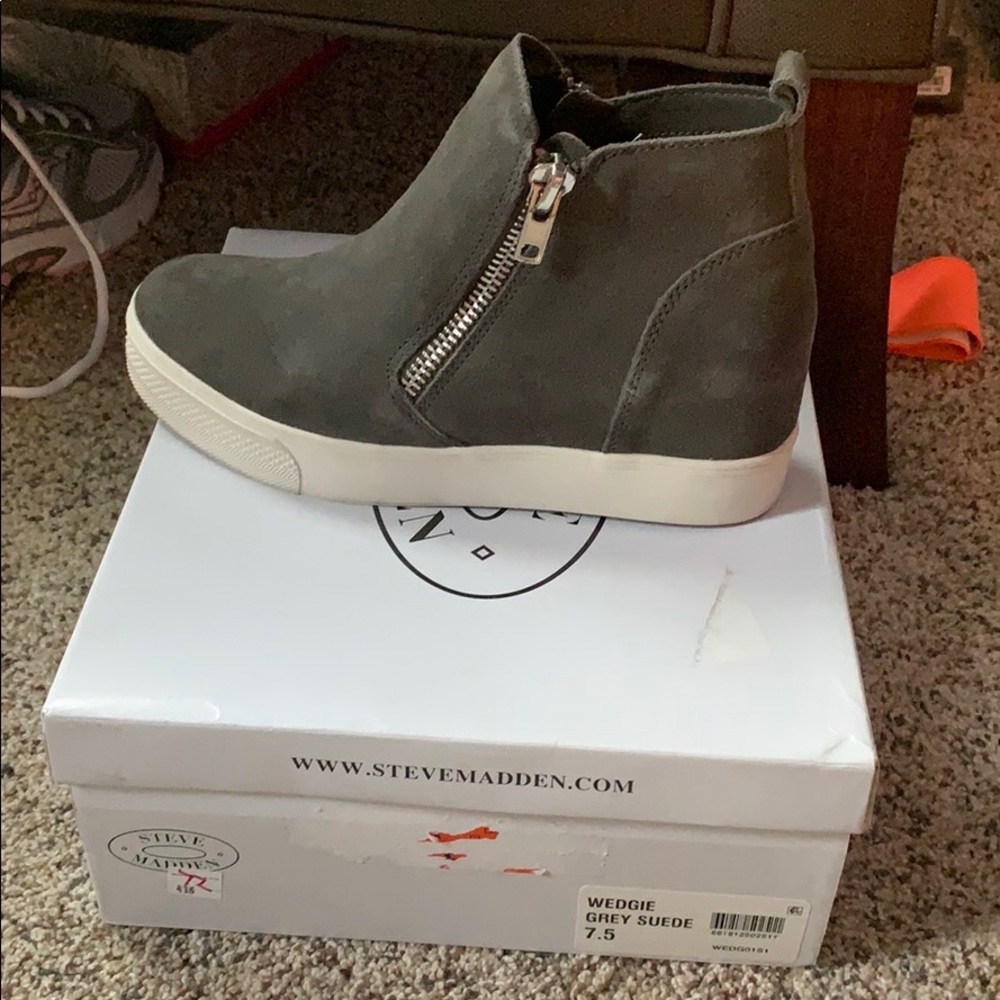 Steve Madden Grey Suede Wedge Sneaker 7.5 new